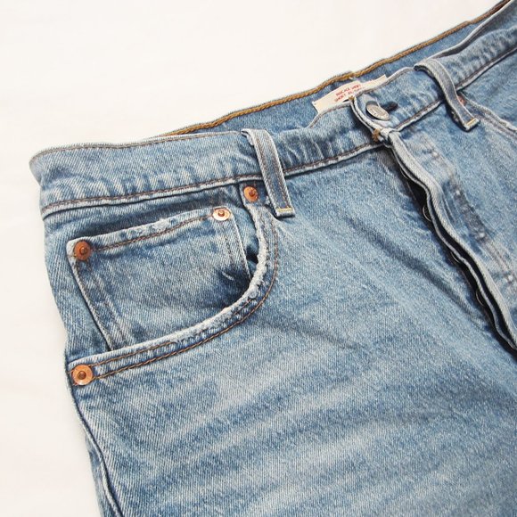 Levi's Ribcage Denim High Rise Shorts - Picture 2 of 5